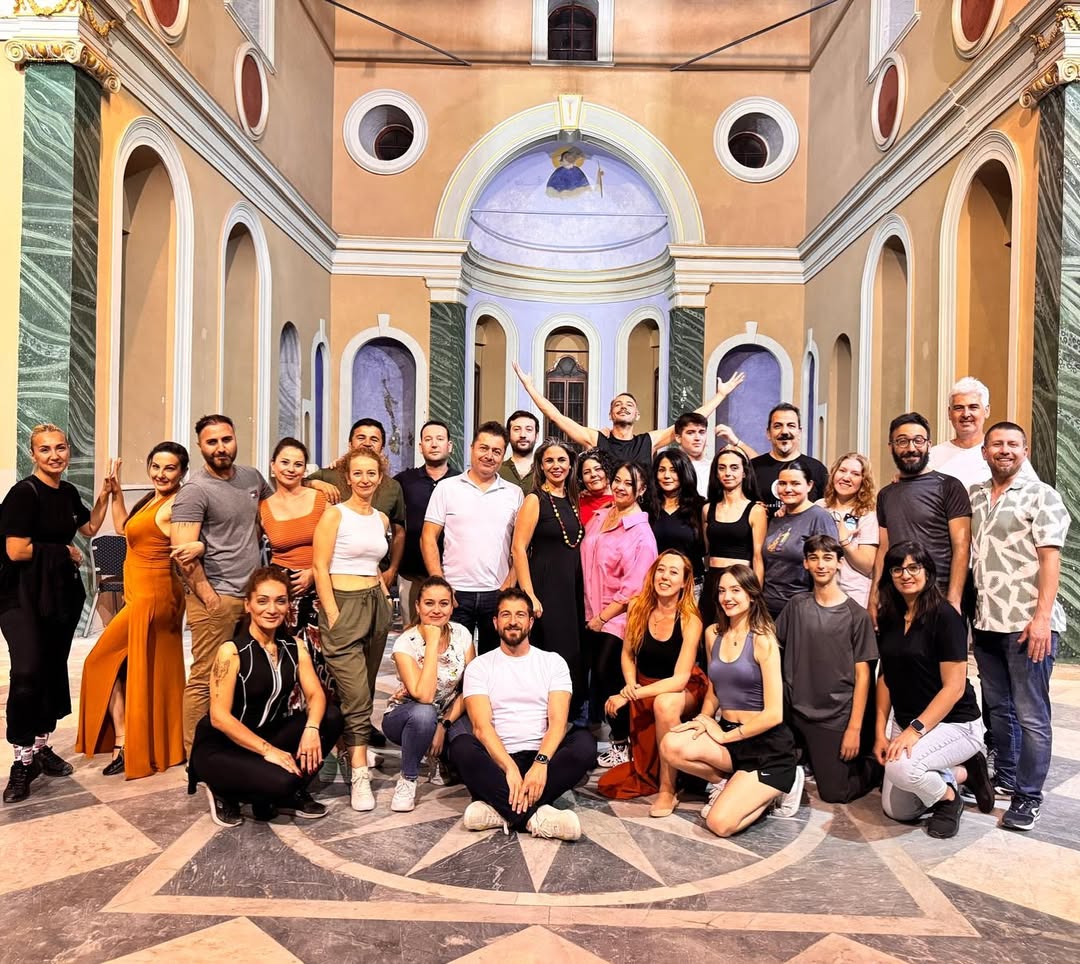 İzmir Aşkına Ekibi