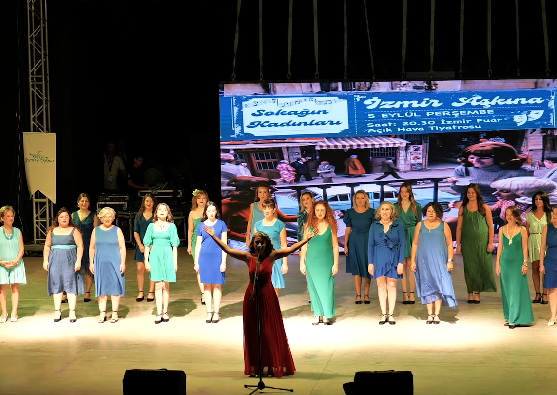 İzmir Aşkına Sokağın Kadınları